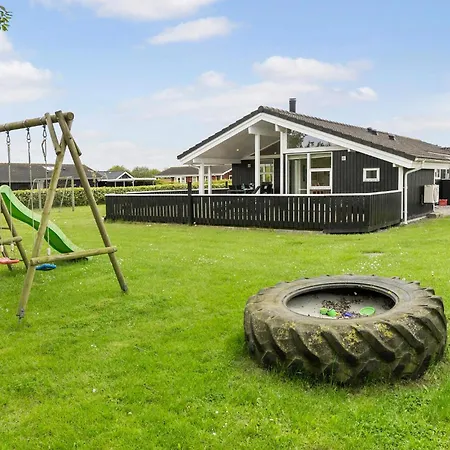 Awesome In Sydals With Sauna 펜션 Skovbyballe